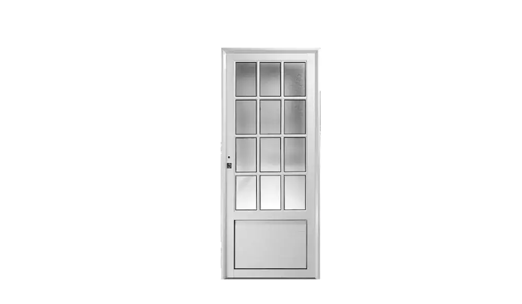 Puerta blanca con paneles de cristal rectangulares dispuestos en forma de rejilla, creando un diseño clásico y elegante.